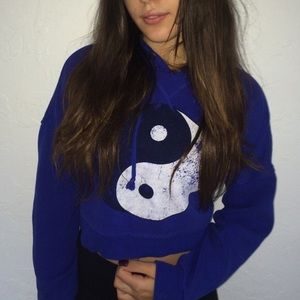 Cropped yin yang sweater